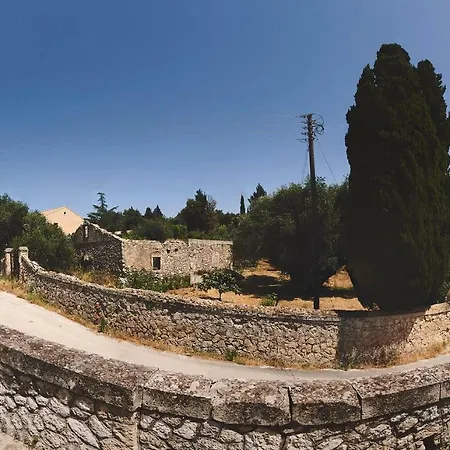 The Guund House Xanthátesz