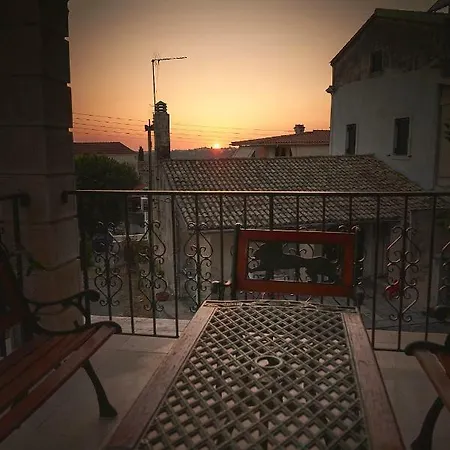 The Guund House Xanthátesz